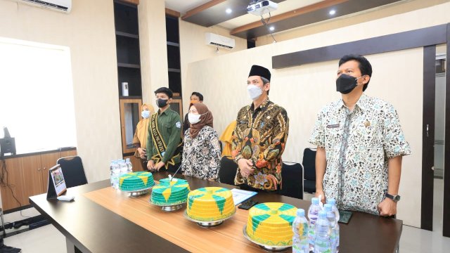 Pemberian penghargaan Kota Palopo Layak Anak Bersama Kementrian anak dan Perempuan Via Zoom, Kamis (29/7/2021).