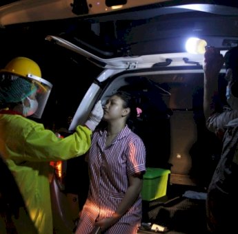 Langgar Prokes Saat PPKM di Gowa, 12 Warga Langsung di Swab