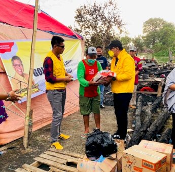 Ungkapan Keprihatinan, Golkar Bulukumba Bantu Korban Kebakaran di Batuppi