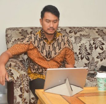 Keren, Bupati Sinjai Terima Penghargaan Jasa Bakti Koperasi dan UKM