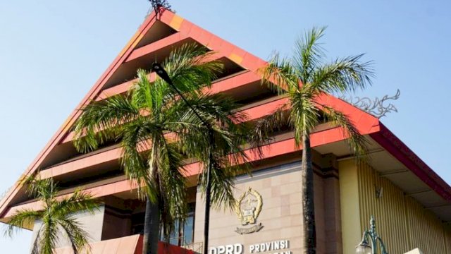Gedung Kantor DPRD Sulawesi Selatan di Jalan Urip Sumoharjo, Makassar.