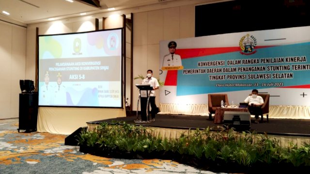 Kepala Bappeda Sinjai, Irwan Suaib saat memaparkan inovasi 'Aksi Tali sepatu' dalam rangka penurunan angka stunting di Kabupaten Sinjai.
