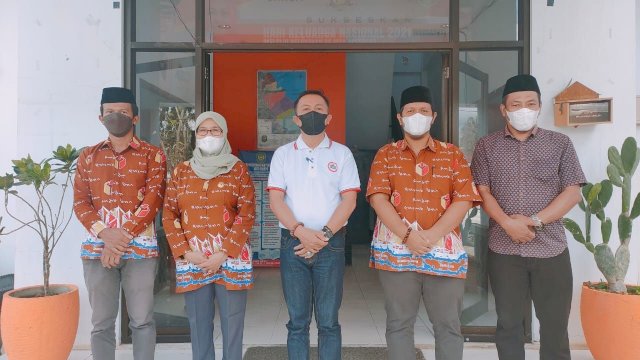 Badan Pengawas Pemilu (Bawaslu) Kota Palopo melakukan pertemuan dengan Camat Wara Timur di Kantor Camat Wara Timur. Jumat (23/07/2021).