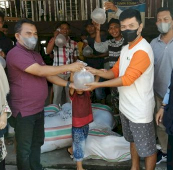 Melalui BPBAP Takalar, KKP Kembali Salurkan Bantuan 1,3 Juta Benur Untuk Dibudidayakan di Sinjai