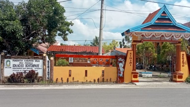 SD Negeri 103 Bontompare adalah salah satu sekolah yang terletak di Kecamatan Sinjai Utara, Kabupaten Sinjai.