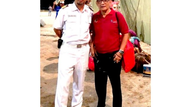 Saya Bersama Zubair ketika ia masih Mualim I KM. Tilongkabila di Dermaga Pelabuhan Bima.