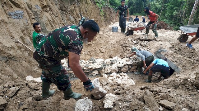 Kisah Suka-Duka Aiptu Edy, Anggota Polisi yang Terlibat Dalam TMMD 111 Kodim Selayar