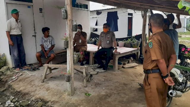 BPBD Luwu Utara menemui warga yang tinggal di kompleks hunian tetap di Dusun Panampung.