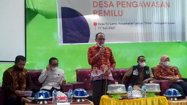 Ketua Badan Pengawas Pemilu (Bawaslu) Sulawesi Selatan (Sulsel) La Ode Arumahi, meresmikan Desa To'lemo Kecamatan Lamasi Timur Kabupaten Luwu sebagai wilayah binaan Pengawasan Partisipatif dan Anti Politik Uang, Selasa (27/07/2021).