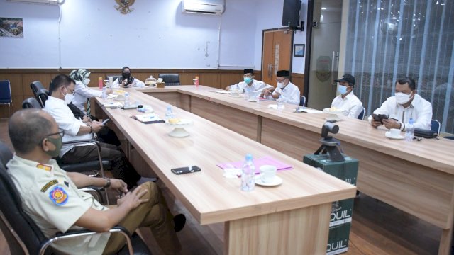 Bupati Lueu Utara memimpin rapat terbatas membahas penanganan covid-19 di Luwu Utara. Rabu (28/07/2021)