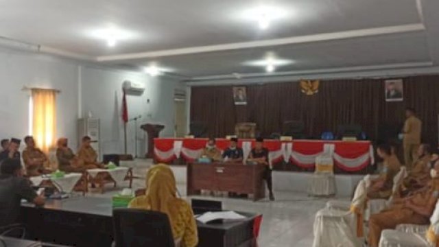Rapat Gabungan Komisi DPRD Buton Tengah membahas penundaan LKPJ Pemkab Buteng 2020.