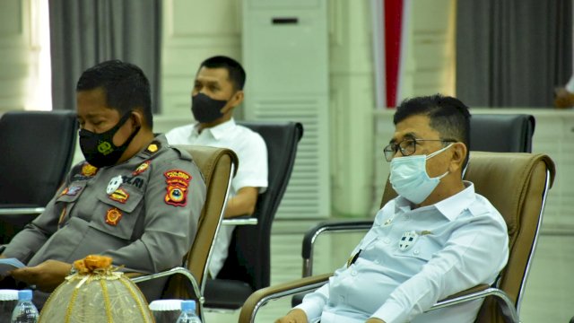 Wali Kota Palopo, Drs HM Judas Amir MH saat Rapat Koordinasi (Rakor) Penanganan Pendemi Covid-19, Vaksinasi, dan Pemulihan Ekonomi Sulsel secara virtual dengan Plt Gubernur Sulsel, Andi Sudirman Sulaiman, Rabu (4/8/2021).