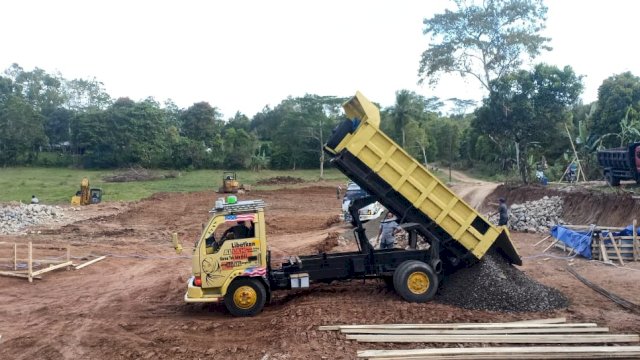 Salah satu proyek Pembangunan sentra industri di Desa Gareccing, kecamatan Sinjai Selatan.