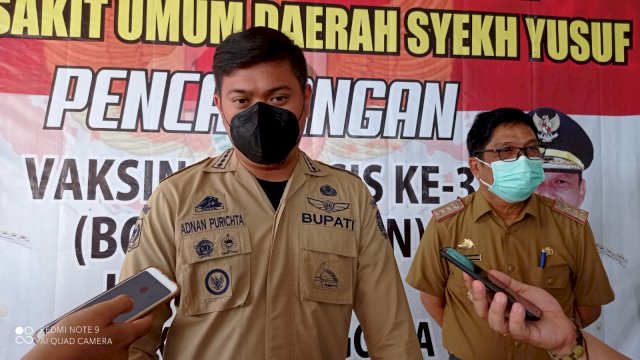 Bupati Gowa Adnan Purichta Ichsan, saat diwawancarai awak media. (Rhy)