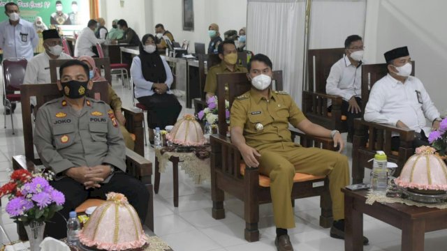 Bupati Sinjai Andi Seto Ghaditsa Asapa, mengikuti launching pekan vaksinasi covid-19 di Kantor Agama Sinjai, Selasa (10/08/2021).
