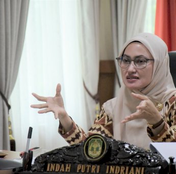 Jadi Pembicara Pengenalan Kampus Maba HI Unhas, Indah : Ber-HI-lah dengan Cinta