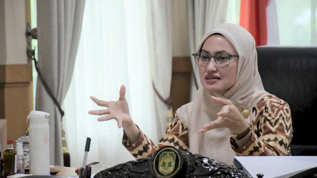 Jadi Pembicara Pengenalan Kampus Maba HI Unhas, Indah : Ber-HI-lah dengan Cinta