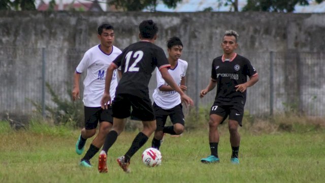 Pertandingan MRC Bulukumba melawan Kasta Bantaeng di Stadion Mini Kabupaten Bulukumba, Kamis (12/08/2021).