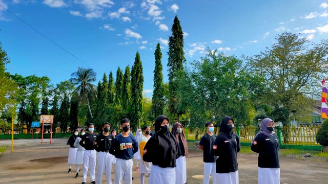 Paskibra SMKN 1 Palopo ruting menggelar latihan.