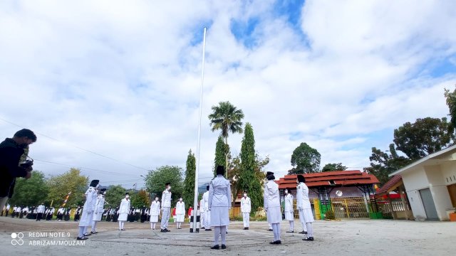 Suasana Upacara HUT Kemerdekaan RI di SMKN 1 Palopo, Selasa (17/8/2021).