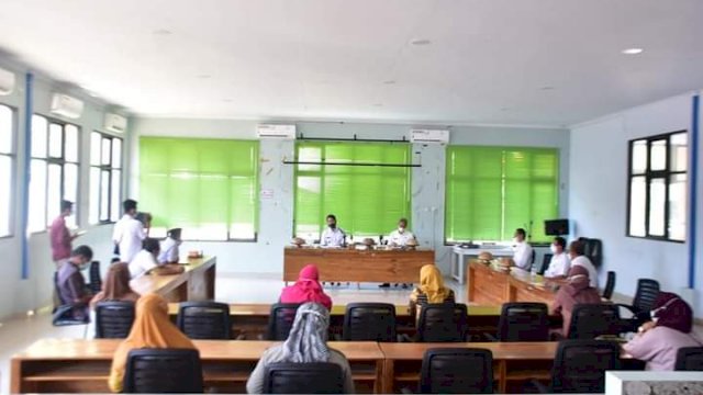 Bupati Sinjai Andi Seto Ghaditsa Asapa, saat bertatap muka dengan sejumlah pelaku usaha di Kabupaten Sinjai.