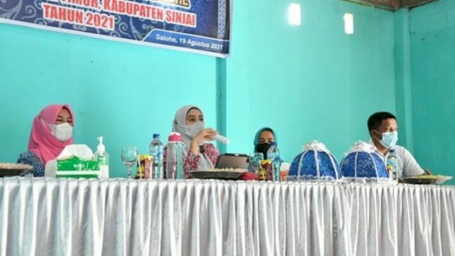 Ketua TP PKK Kabupaten Sinjai Andi Nurhilda Daramata Seto, saat memberikan materi di Desa Salohe, Kecamatan Sinjai Timur, Kamis (19/08/2021).