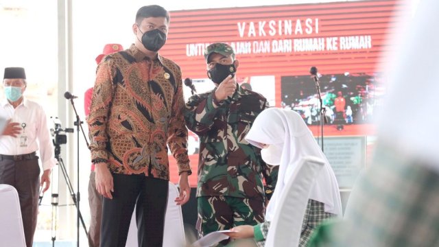 Bupati Gowa Adnan Purichta Ichsan, bersama Kepala Badan Intelejen Negara Daerah (Kabinda) Sulsel Brigjen TNI Dwi Surjadmodjo.