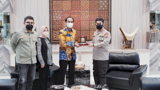 Jajaran pimpinan DPRD Kota Makassar saat melakukan silaturahmi dengan Kapolda Sulsel, Irjen Pol Merdisyam, Selasa (6/7/2021). 