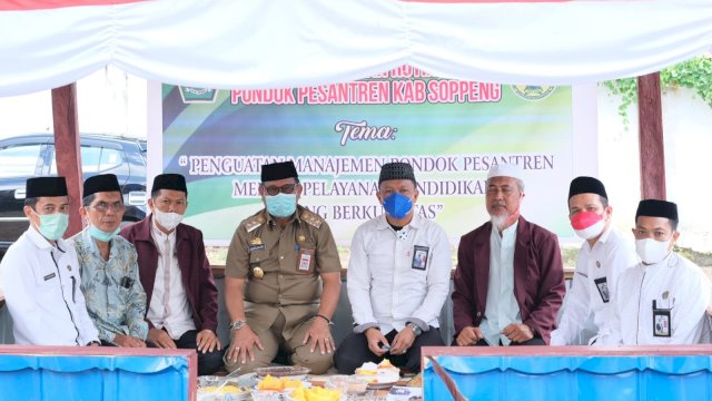 Wakil Bupati Soppeng Luthfi Halide, bersama para pimpinan pondok pesantren se Kabupaten Soppeng saat Pertemuan rutin, Selasa (24/08/2021).