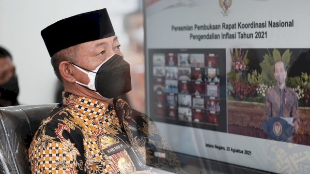 Wakil Bupati Gowa Abdul Rauf Malaganni, mengikuti Rapat Koordinasi Nasional Pengendalian Inflasi Tahun 2021 bersama TPID Kabupaten Gowa secara virtual di Peace Room A'Kio Kantor Bupati Gowa, Rabu (25/08/2021).
