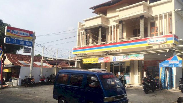 Salah satu toko modern yang terletak di Jalan Jenderal Sudirman, Kecamatan Sinjai Utara, Kabupaten Sinjai.