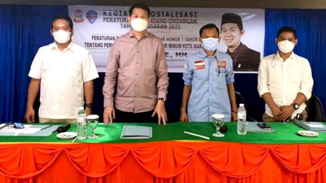 Anggota DPRD Makassar, Eric Horas saat menyosialisasikan Perda tentang Perumda Air Minum di Hotel Grand Asia, Jalan Boulevard, Makassar, Jumat (13/8/2021).