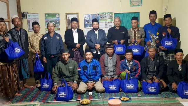 Kunjungan Dapil di Ponorogo, Legislstor RI Sartono Salurkan Bantuan Paket Sembako dan Buku Yasin