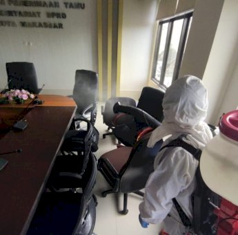 Setelah Damkar, Gedung DPRD Makassar Kembali Disemprot Disinfektan Oleh BPBD