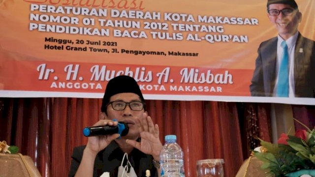 Anggota DPRD Makassar, Muchlis A Misbah saat melakukan sosialisasi Perda Nomor 1 tahun 2012 tentang Pendidikan Baca Tulis Alquran, di Hotel Grand Town, Makassar, Minggu (20/6/2021).