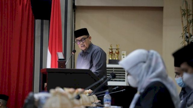 Juru Bicara Fraksi Gerindra DPRD Kota Makassar, Andi Pahlevi saat menyampaikan pandangan fraksinya dalam rapat paripurna, Kamis (24/6/2021).