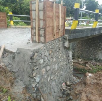 Bina Marga PUPR Palopo Perbaiki Talud Jembatan di TPU Purangi