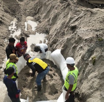 Pemda Lutra Bangun Tanggul Darurat di Poddo