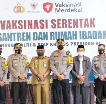 Sinergi Polres dan Pemkab Soppeng, Gelar Vaksinasi Serentak di Rumah Ibadah dan Pondok Pesantren