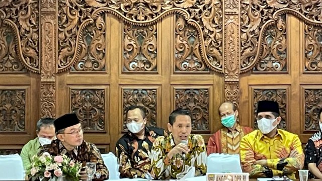 Legislator PKB MF Nurhuda Y (tengah). Foto: istimewa