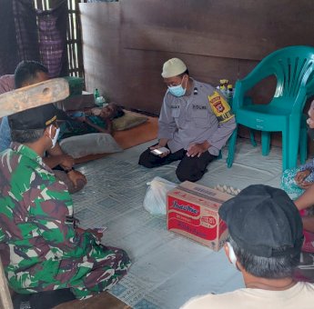 Gerak Cepat Pemdes Maccile Soppeng, Kunjungi Warganya yang Sakit dan Ingatkan Prokes