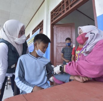 Pelajar di Kecamatan Rampi Disuntik Vaksin Covid-19