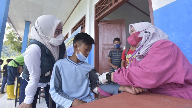 Pelajar di Kecamatan Rampi Disuntik Vaksin Covid-19