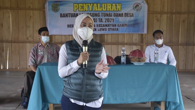 Indah Putri Indriani Pantau Langsung Penyaluran BLT di Rampi