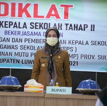 Buka Diklat Kepala Sekolah, Bupati Indah Ingatkan Kepsek Tak Ambil Tugas Bendahara