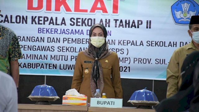 Buka Diklat Kepala Sekolah, Bupati Indah Ingatkan Kepsek Tak Ambil Tugas Bendahara