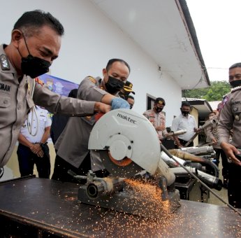 Jawab Keluhan Warga, Satlantas Polres Sinjai Musnahkan 40 Knalpot Bising