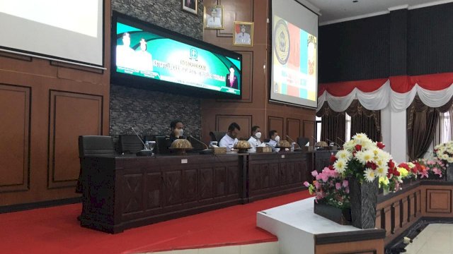 Bupati Sinjai Andi Seto Ghaditsa Asapa, saat menghadiri Sosialisasi Ketentuan Dana Bagi Hasil Cukai Hasil Tembakau (DBH CHT), di Ruang Pola Kantor Bupati, Rabu (29/09/2021).