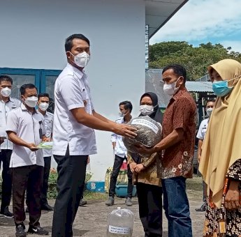 Bupati Andi Seto Kembali Salurkan Bantuan untuk Kelompok Nelayan Sinjai