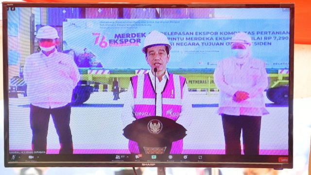 Presiden Jokowi melepas secara virtual Ekspor hasil Pertanian Keberbagai Negera melalui 17 Pelabuhan Besar di Indonesia termasuk di Pelabuhan Peti Kemas Soekarno Hatta Makassar, Sabtu (14/08/2021).